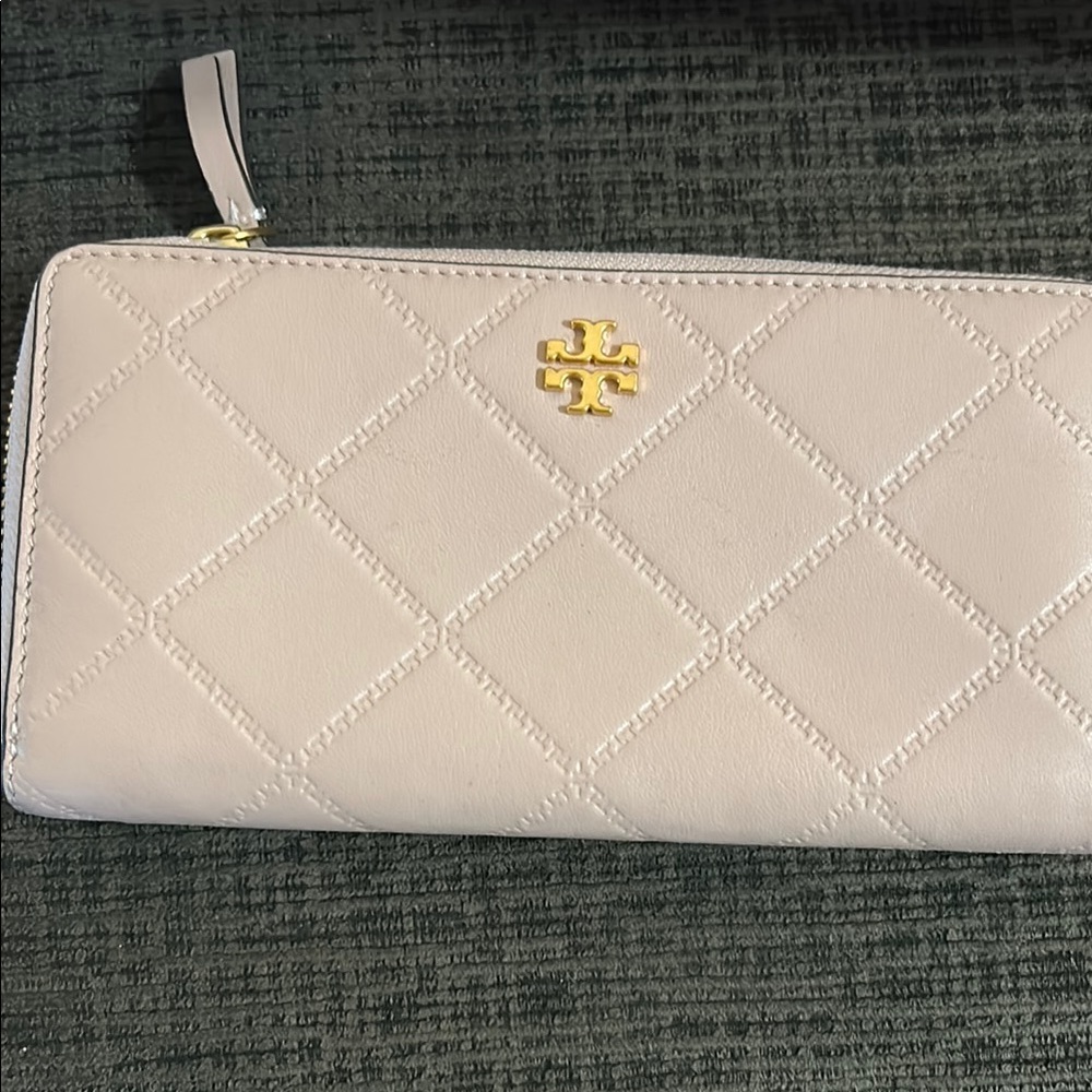 Tory Burch Cream Quilted Wallet with Gold Hardware